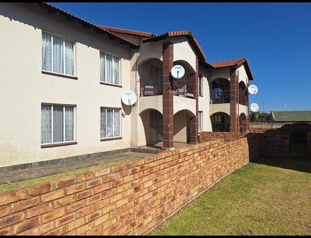 2 BEDROOM TOWNHOUSE FOR SALE IN DALPARK EXT 1